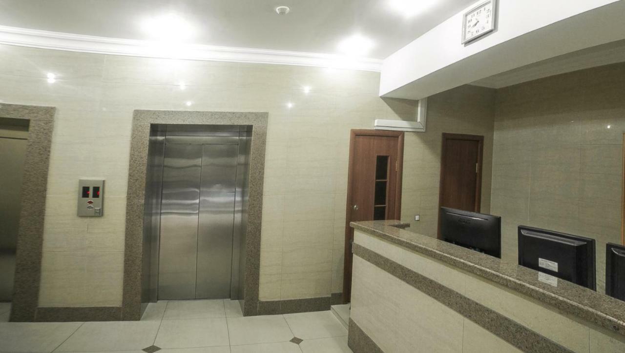 Spacious And Cozy Apartment In Bishkek Center Екстериор снимка